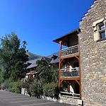 Le Rioumajou 1 - Grand T6 - Piscine - Centre St Lary 公寓 *