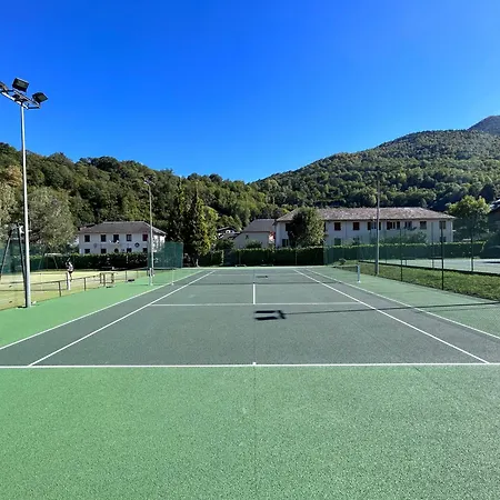 Le Rioumajou 1 - Grand T6 - Piscine - Centre St Lary Апартаменты Сен-Лари-Сулан